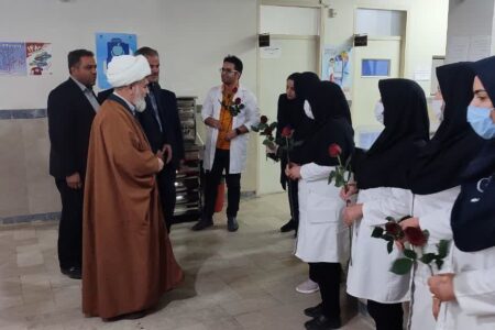 دیدار امام جمعه و مسئولان منطقه گوگان با پرستاران مرکز جامع خدمات سلامت شهری تیمورلو