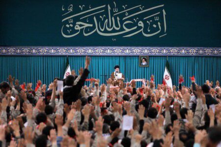رهبر انقلاب: هسته‌های مقاومت در حال تغییر سرنوشت منطقه هستند / از دوقطبی‌ های کاذب پرهیز شود