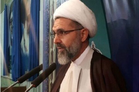 دانشجویان نباید در دام سیاست‌زدگی بیافتند