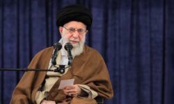رهبر انقلاب: شهدا، هویت ملت ایران هستند که نباید فراموش شوند
