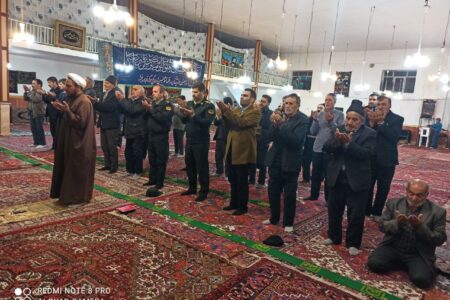 حضور سرهنگ نعمتی فرمانده انتظامی شهرستان آذرشهر در نماز جماعت روستای دستجرد