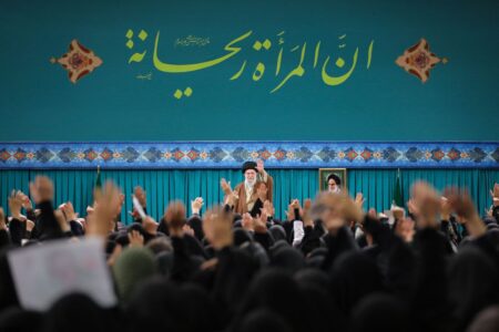 دیدار هزاران نفر از زنان و دختران با رهبر انقلاب