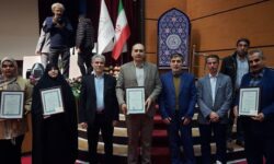 تجلیل از رئیس اداره فرهنگ و ارشاد اسلامی شهرستان آذرشهر به جهت کسب رتبه نخست ایجاد کانون های فرهنگی و هنری مساجد