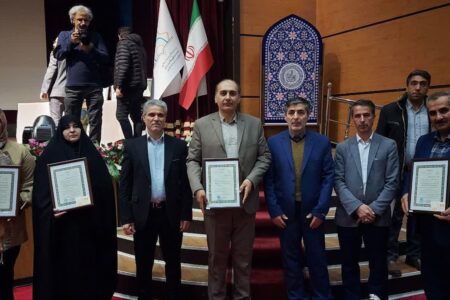 تجلیل از رئیس اداره فرهنگ و ارشاد اسلامی شهرستان آذرشهر به جهت کسب رتبه نخست ایجاد کانون های فرهنگی و هنری مساجد
