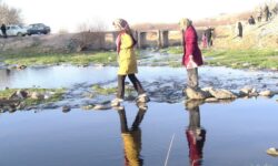 آیین سنتی کنار جوی آب رفتن در آذربایجان شرقی