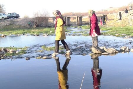 آیین سنتی کنار جوی آب رفتن در آذربایجان شرقی