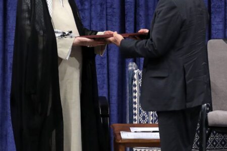 بیانات رهبر انقلاب در مراسم تنفیذ حکم رئیس جمهور