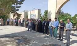 غبارروبی و گلباران مزار شهدای شهرهای گوگان و تیمورلو به مناسبت هفته دولت