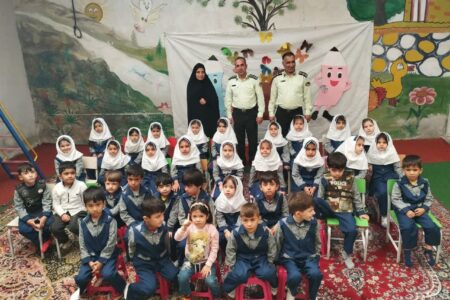 حضور فرمانده و پرسنل انتظامی گوگان در بین دانش آموزان مکتب الصادق