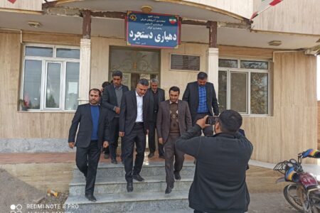 زمین چمن مصنوعی در یکی از مدرسه های روستای دستجرد احداث می شود