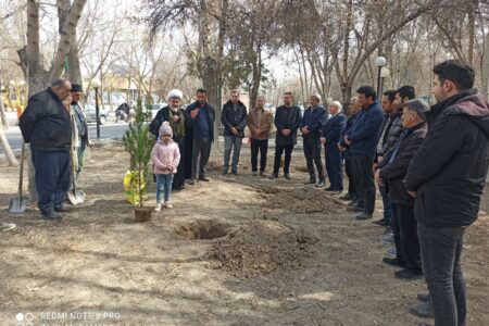 کاشت درخت به مناسبت روز درختکاری و هفته منابع طبیعی در گوگان