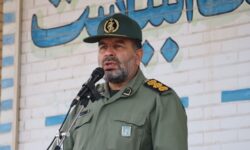 همراهی با انقلاب اسلامی لازمه نابودی کامل استکبار جهانی/ تا آخرین قطره خون در مقابل توطئه‌های دشمن ایستاده ایم