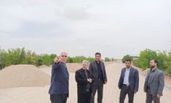 بازدید مسئولان از پروژه لوله‌گذاری آب شرب خیابان شهید بهمن غفاری گوگان