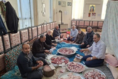 توزیع ۱۳۷ بسته گوشت نذری بین نیازمندان به مناسبت ماه محرم در گوگان