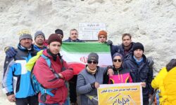 صعود موفق تیم ۱۲ نفره باشگاه کوهنوردی قزل‌داغ گوگان به قله دماوند