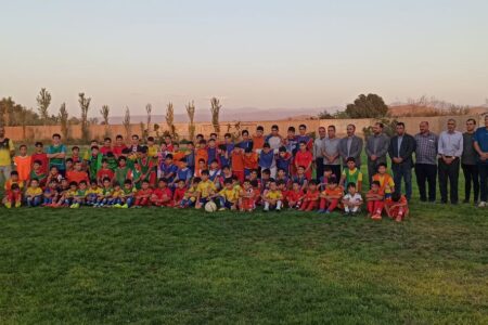 فرماندار شهرستان آذرشهر به همراه بخشدار و شهردار از مدرسه فوتبال و چمن استادیوم گوگان بازدید کرد