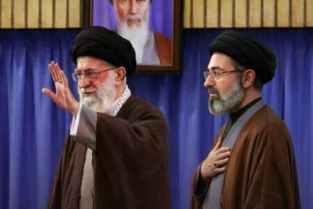آیت‌الله سیدمجتبی حسینی خامنه‌ای سومین رهبر انقلاب اسلامی شد